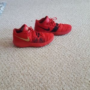 Nike kyrie fly trap basketball shoe